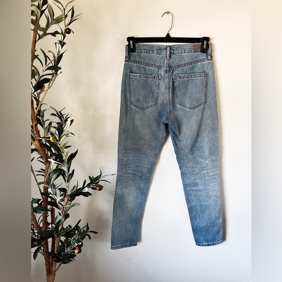 Blank NYC High Rise Tapered Leg Distressed Jeans Light Wash Women’s Size… - Picture 4 of 6